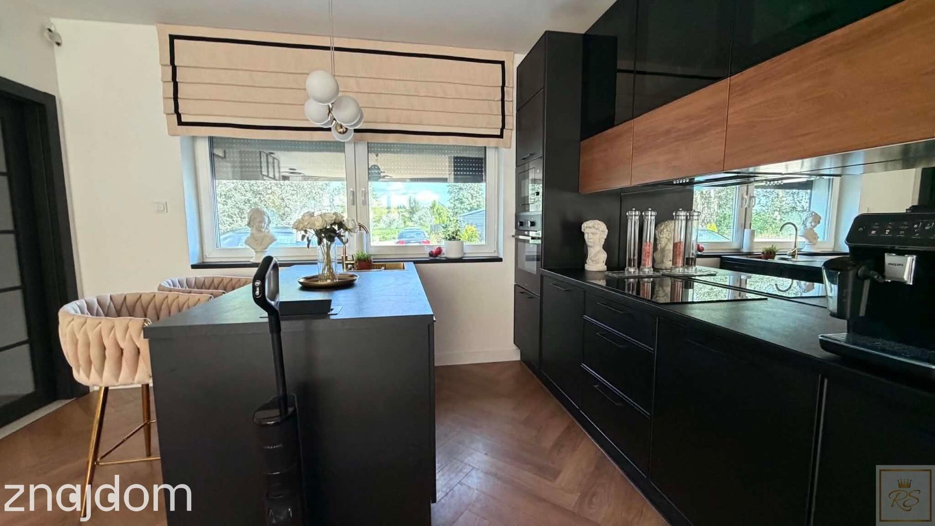 Nowoczesny, dwupoziomowy apartament Koninko