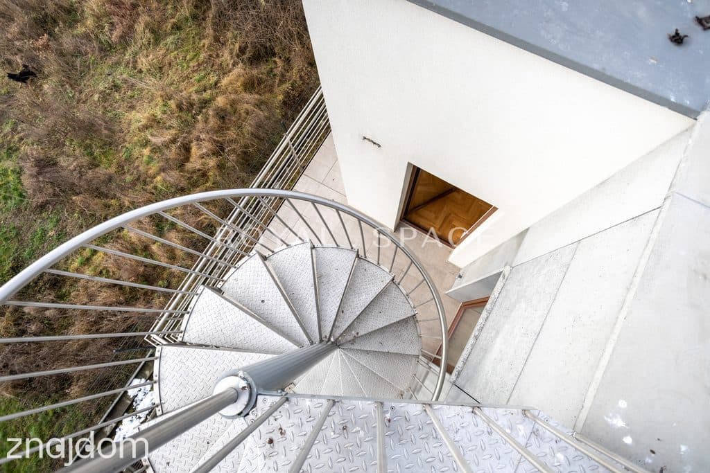Przestronny apartament z tarasem na dachu - zdjęcie 17