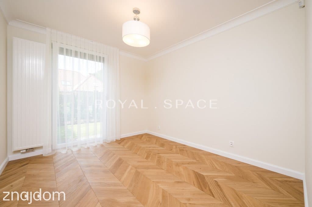 Apartament na Woli Justowskiej z ogrodem - zdjęcie 16