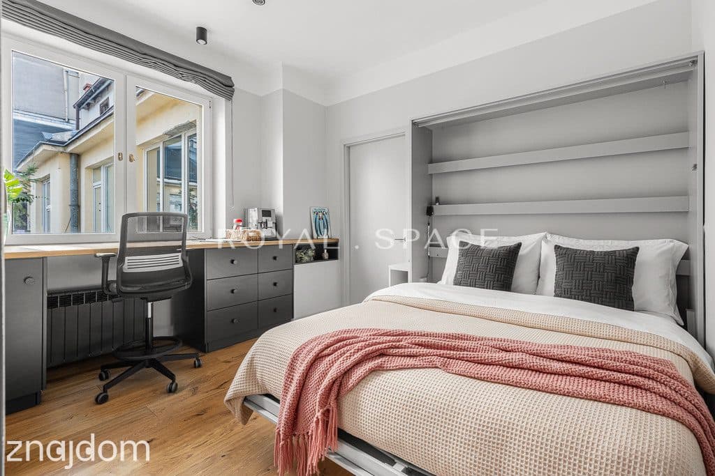 Apartament w zabytkowej kamienicy przy Wspólnej - zdjęcie 8