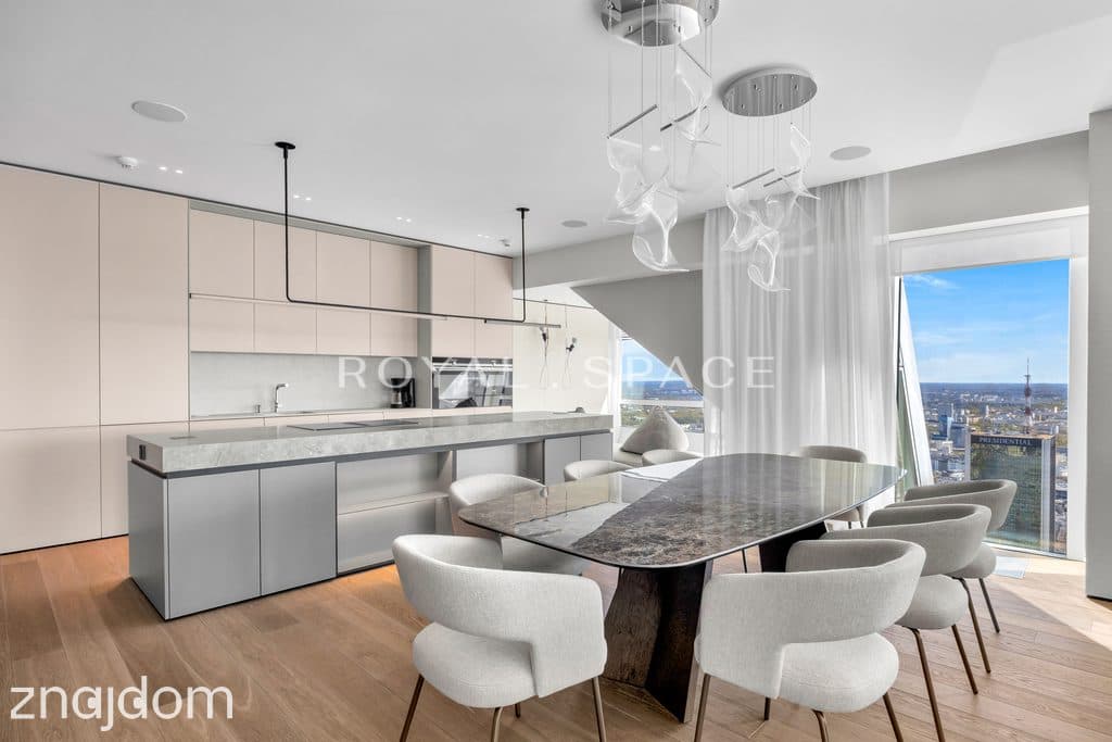 Złota 44 | Apartament z panoramicznym widokiem