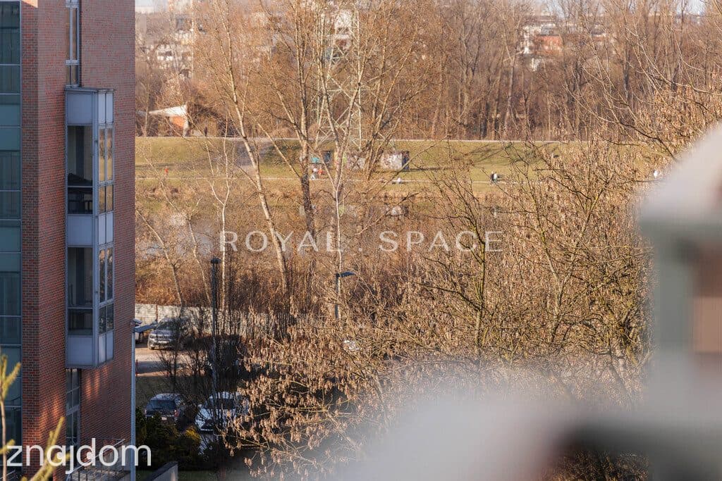 Kawalerka na ostatnim piętrze z widokiem na Wawel - zdjęcie 10