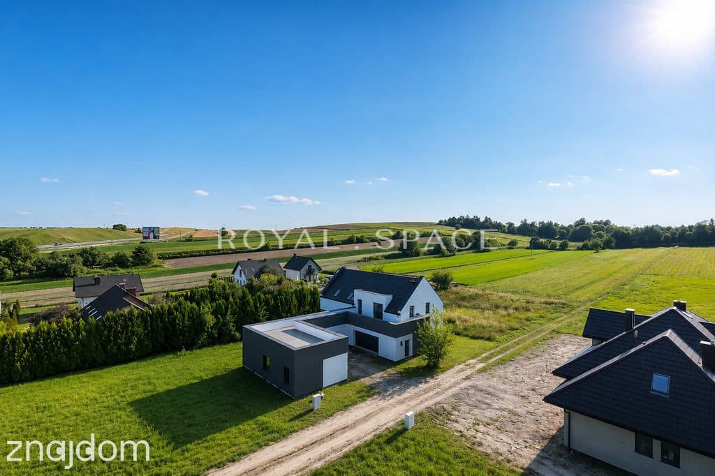 Rezydencja z basenem i 20-arową działką - zdjęcie 4