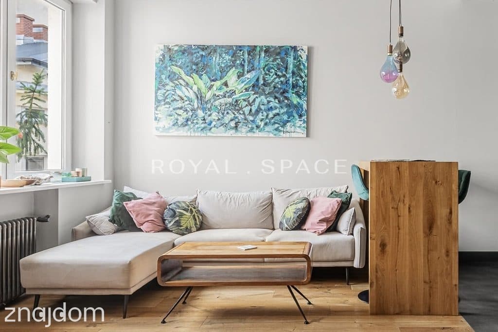 Apartament w zabytkowej kamienicy przy Wspólnej - zdjęcie 2