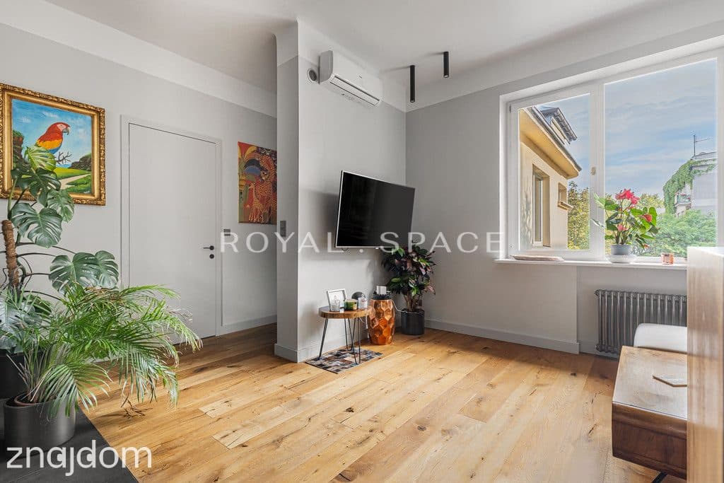 Apartament w zabytkowej kamienicy przy Wspólnej - zdjęcie 4