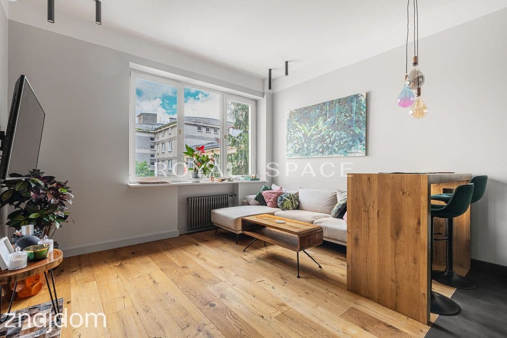 Apartament w zabytkowej kamienicy przy Wspólnej - zdjęcie 5