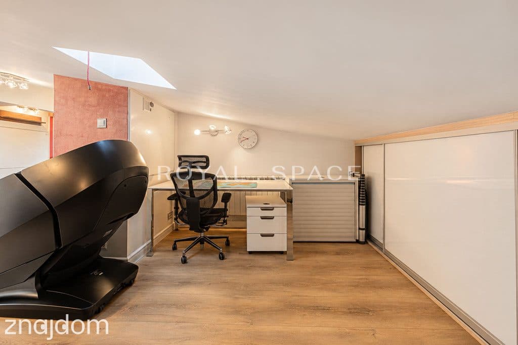 Cichy apartament na poddaszu przy Placu Konstytucji - zdjęcie 6