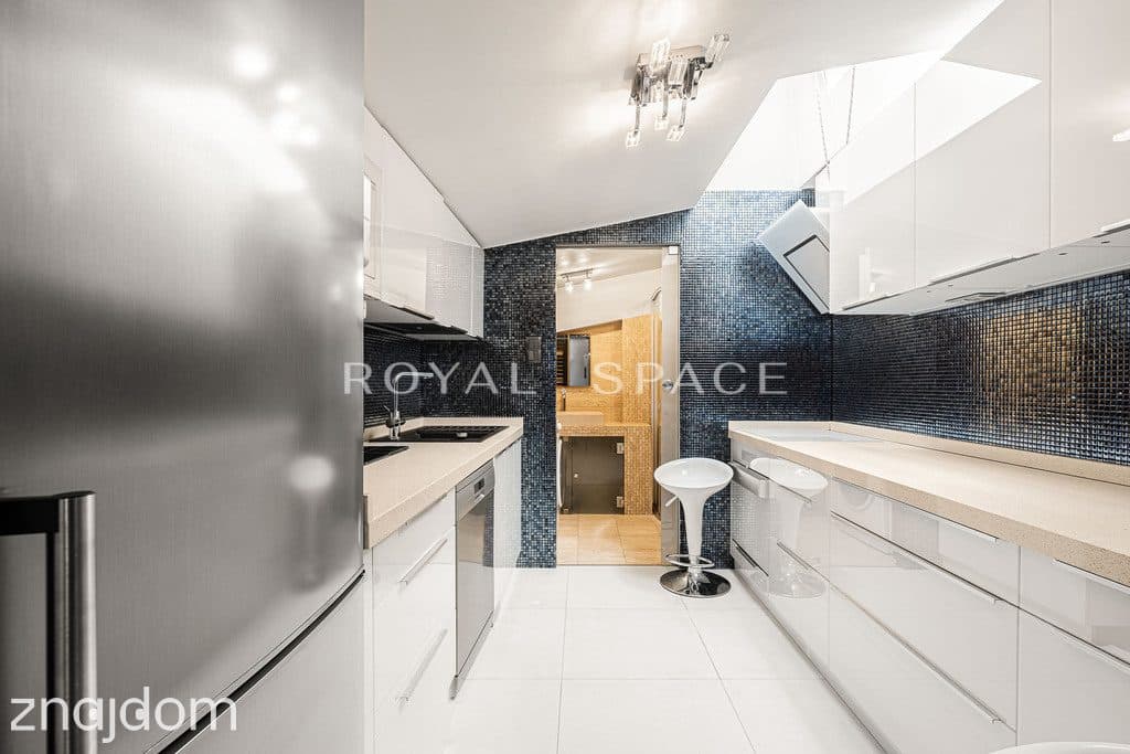 Cichy apartament na poddaszu przy Placu Konstytucji - zdjęcie 8
