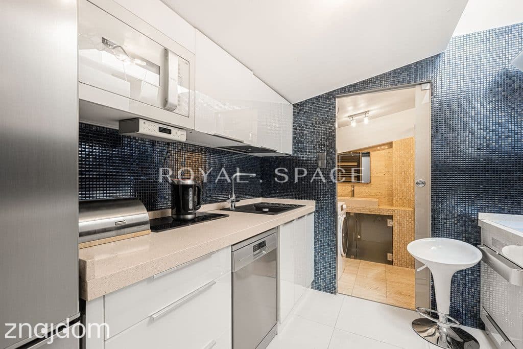 Cichy apartament na poddaszu przy Placu Konstytucji - zdjęcie 7