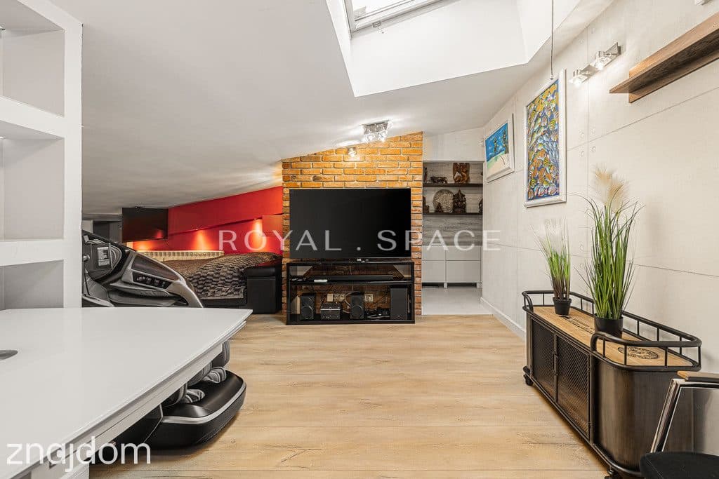 Cichy apartament na poddaszu przy Placu Konstytucji