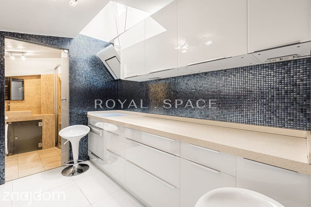 Cichy apartament na poddaszu przy Placu Konstytucji - zdjęcie 9