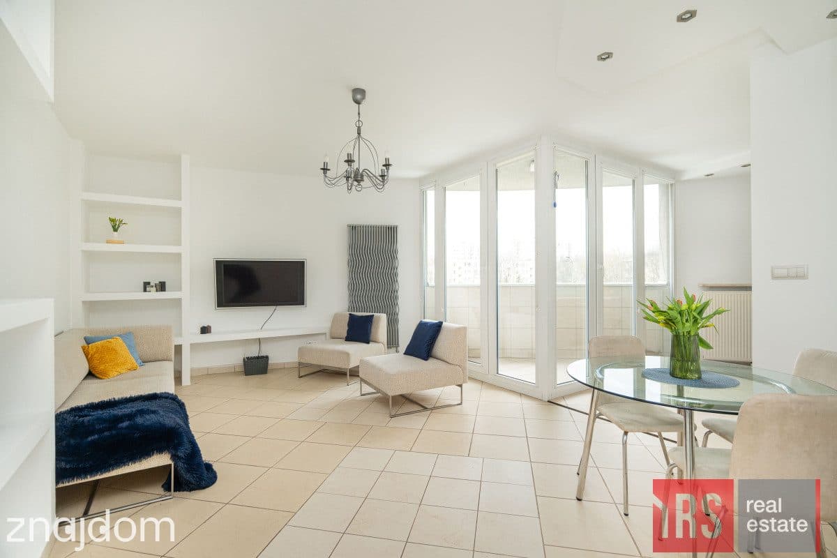 Apartament z widokiem Saska Kępa - zdjęcie 2