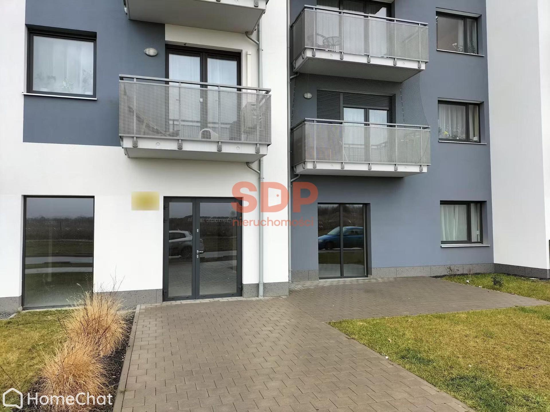 Lokal 136 m2, witryna, wejście z ulicy, parking.
