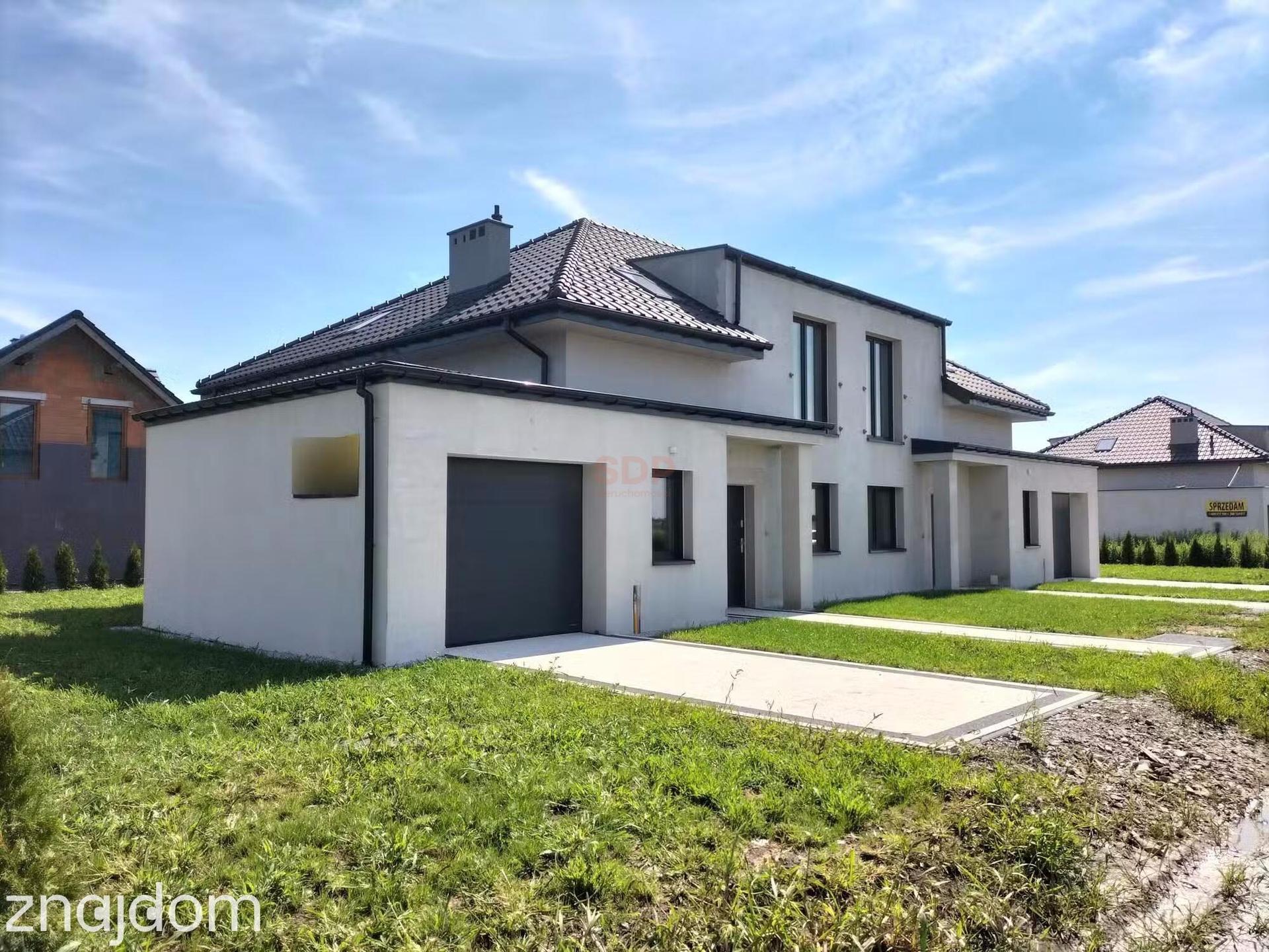 Bliźniak 140 m2, działka 450 m2. Stan deweloperski.