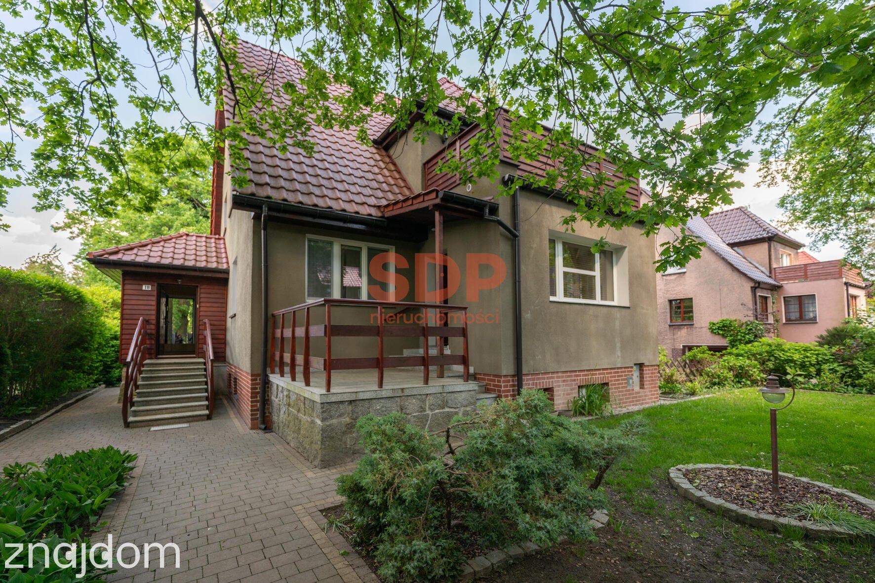Klimatyczny dom w otoczeniu zieleni, Biskupin 240 m2 / 803 m2