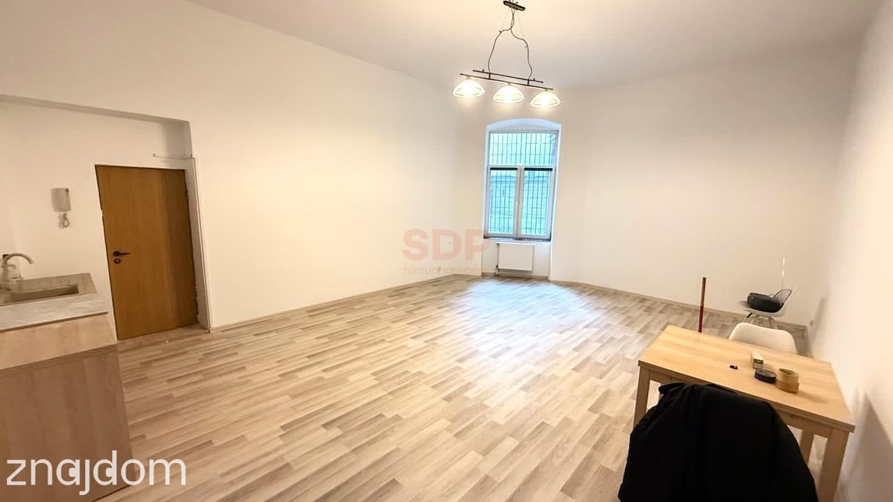 Lokal usługowy przy Placu Wolności!