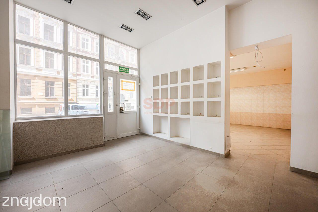 Lokal w centrum, z witryną - zdjęcie 2