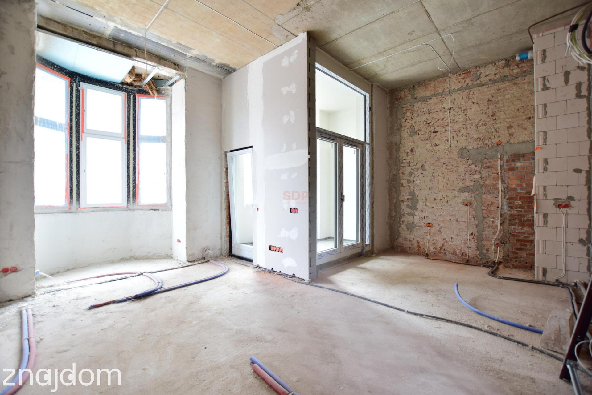 Apartament z widokiem na wewnętrzny ogród - zdjęcie 5