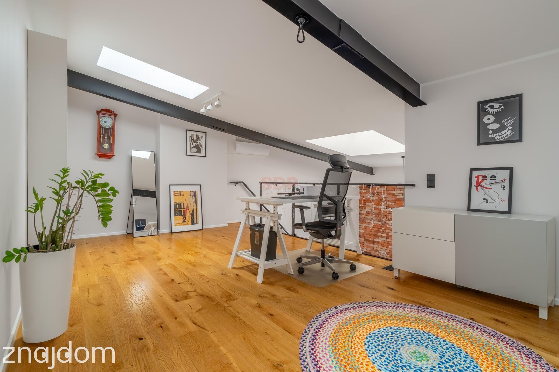 Loftowy apartament w Śródmieściu - zdjęcie 13