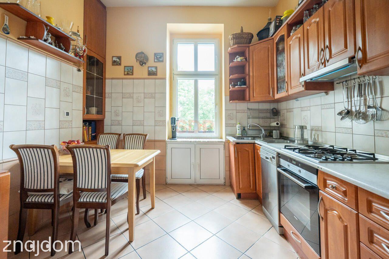 4 pokoje w odrestaurowanej kamienicy | 93 m2 | Huby