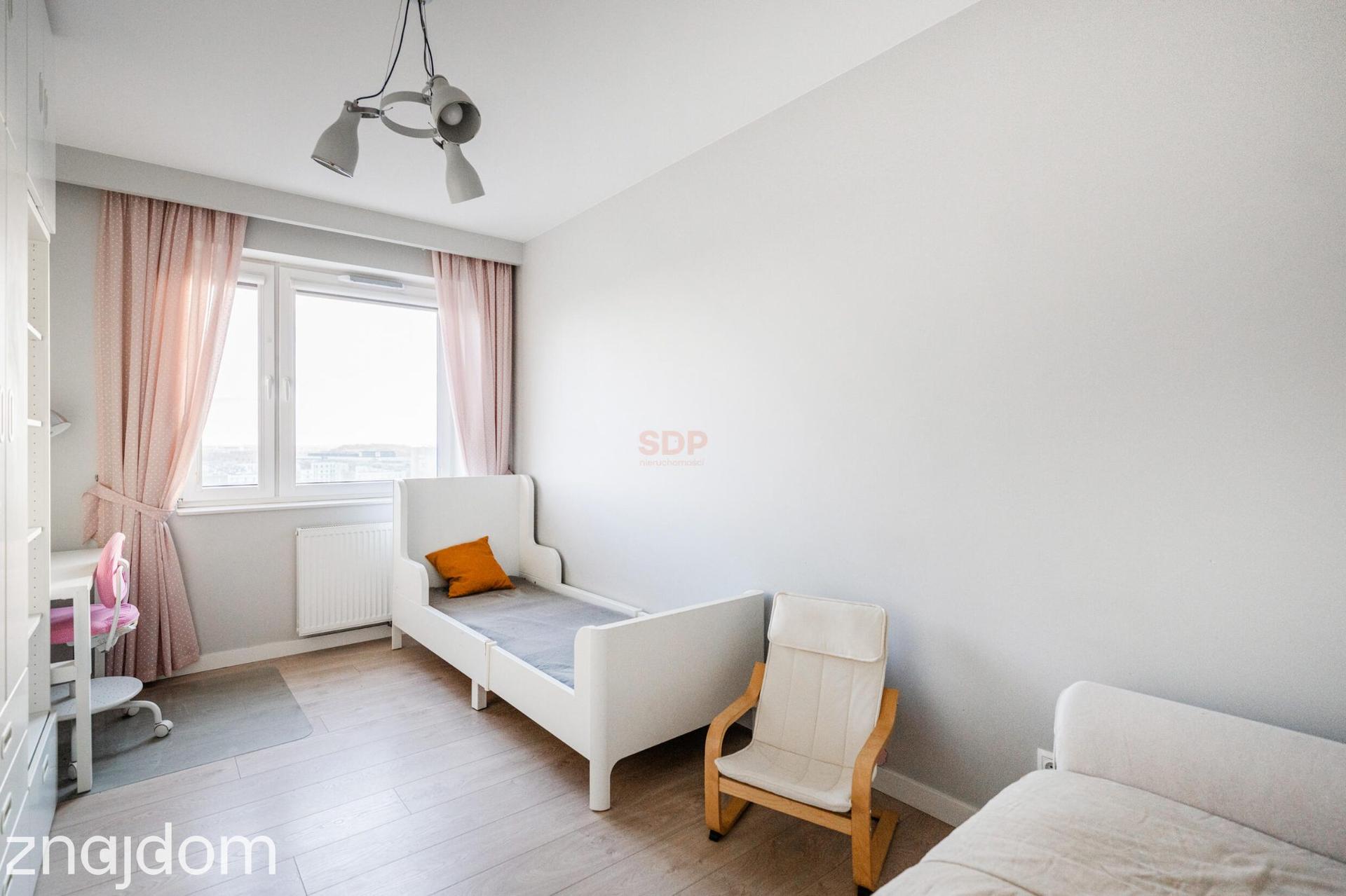 Apartament na 13 piętrze z widokiem – 4 pokoje z garderobą, tarasem - zdjęcie 11