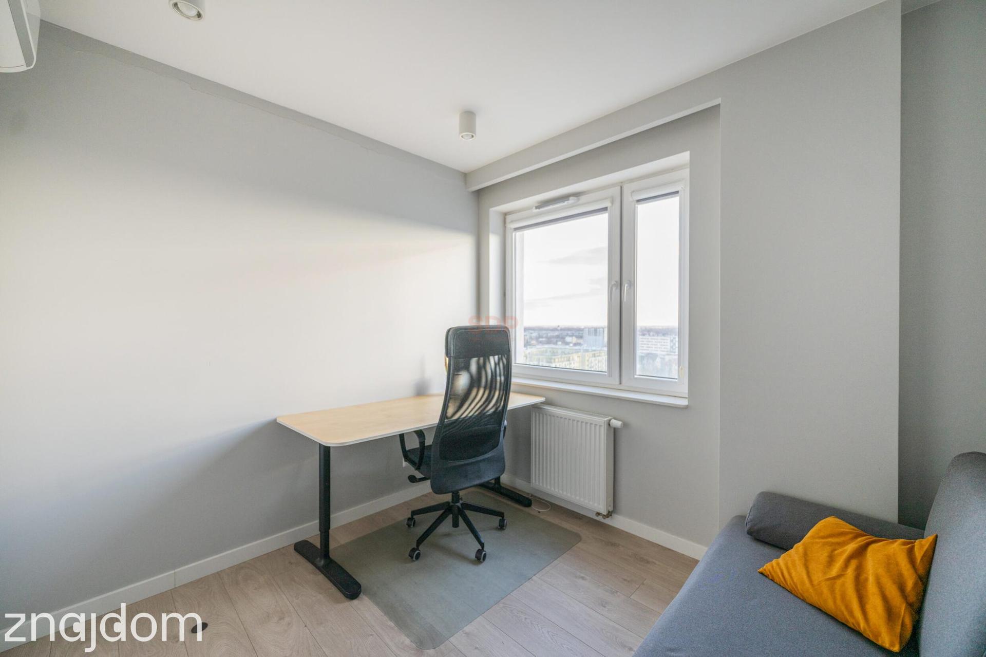 Apartament na 13 piętrze z widokiem – 4 pokoje z garderobą, tarasem - zdjęcie 13
