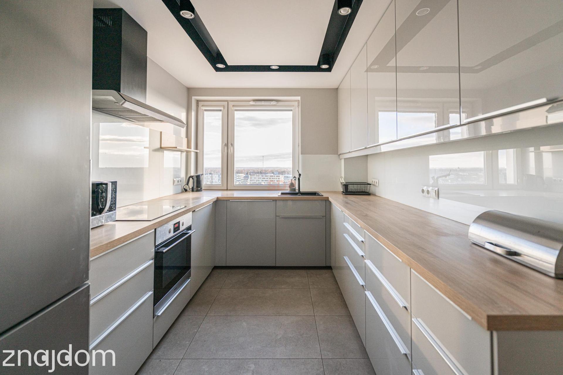 Apartament na 13 piętrze z widokiem – 4 pokoje z garderobą, tarasem - zdjęcie 9