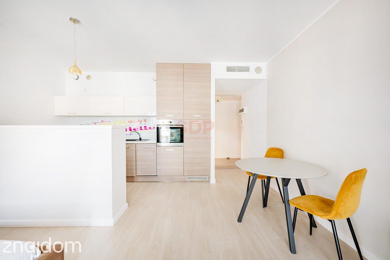 Mieszkanie w apartamentowcu 200 metrów od Płyty Rynku - zdjęcie 4