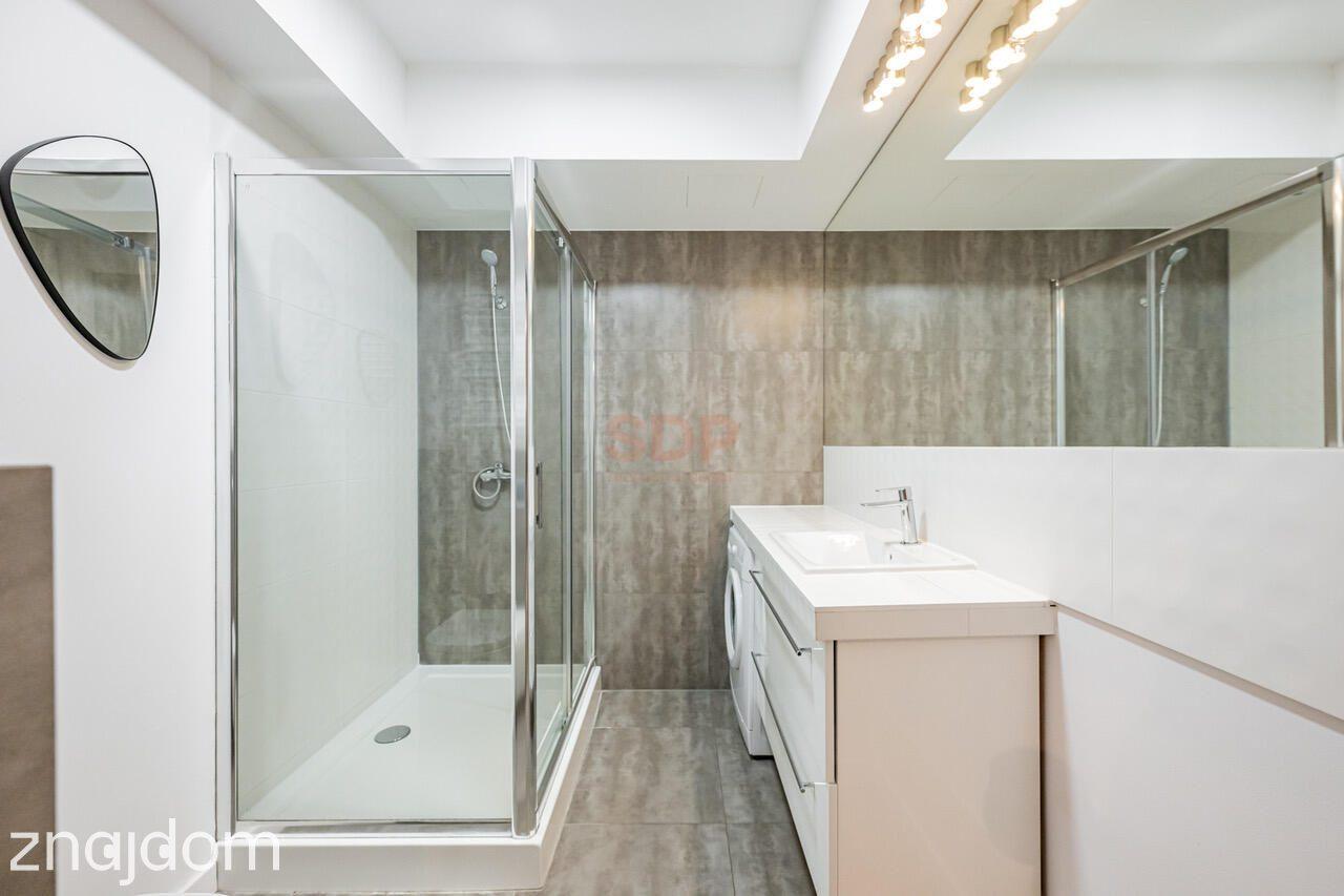 Mieszkanie w apartamentowcu 200 metrów od Płyty Rynku - zdjęcie 8