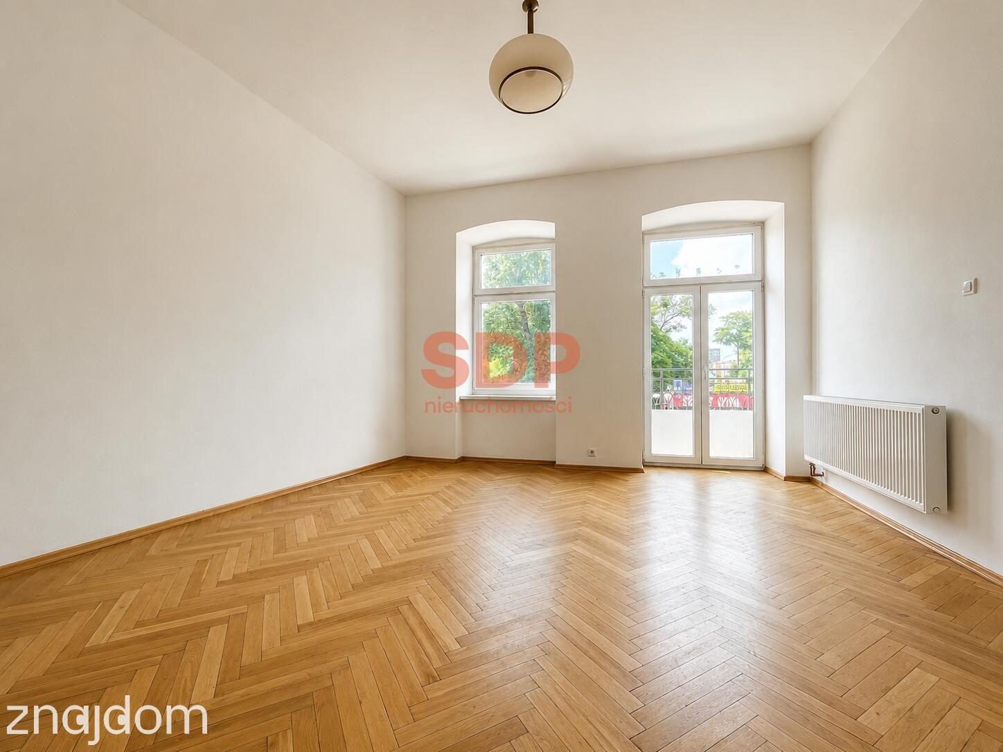 Duża kawalerka z balkonem w kamienicy