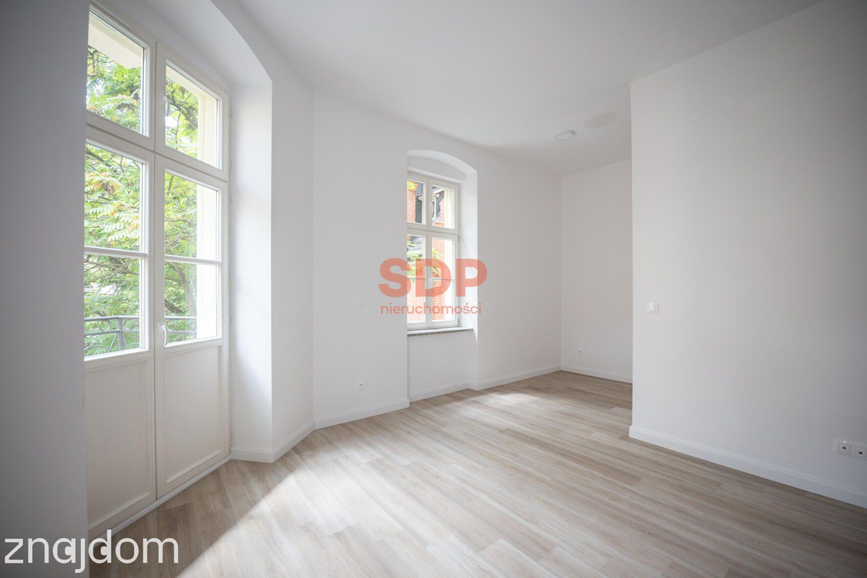 urokliwa kawalerka w odrestaurowanej kamienicy | balkon - zdjęcie 3