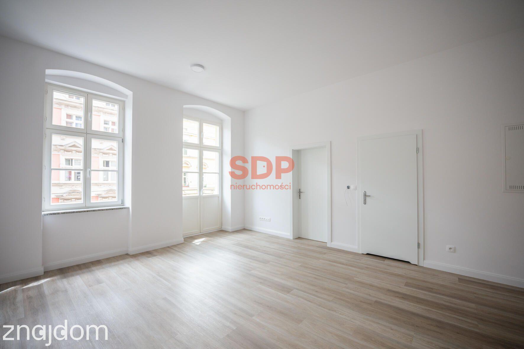 kawalerka z osobną kuchnią | piekna kamienica | balkon