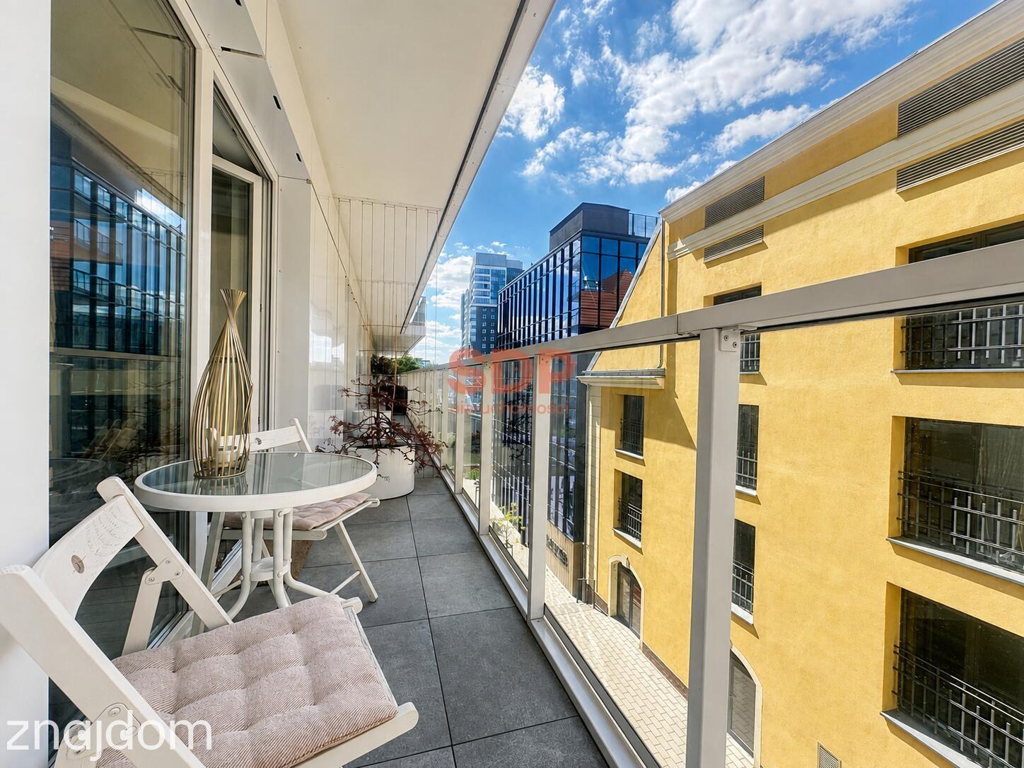 Małe mieszkanie w apartamentowcu przy Rynku (przy rzece) - zdjęcie 9