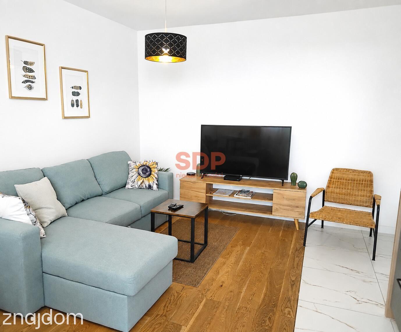 Nowoczesny apartament w sercu Katowic | Widok na spodek - zdjęcie 4