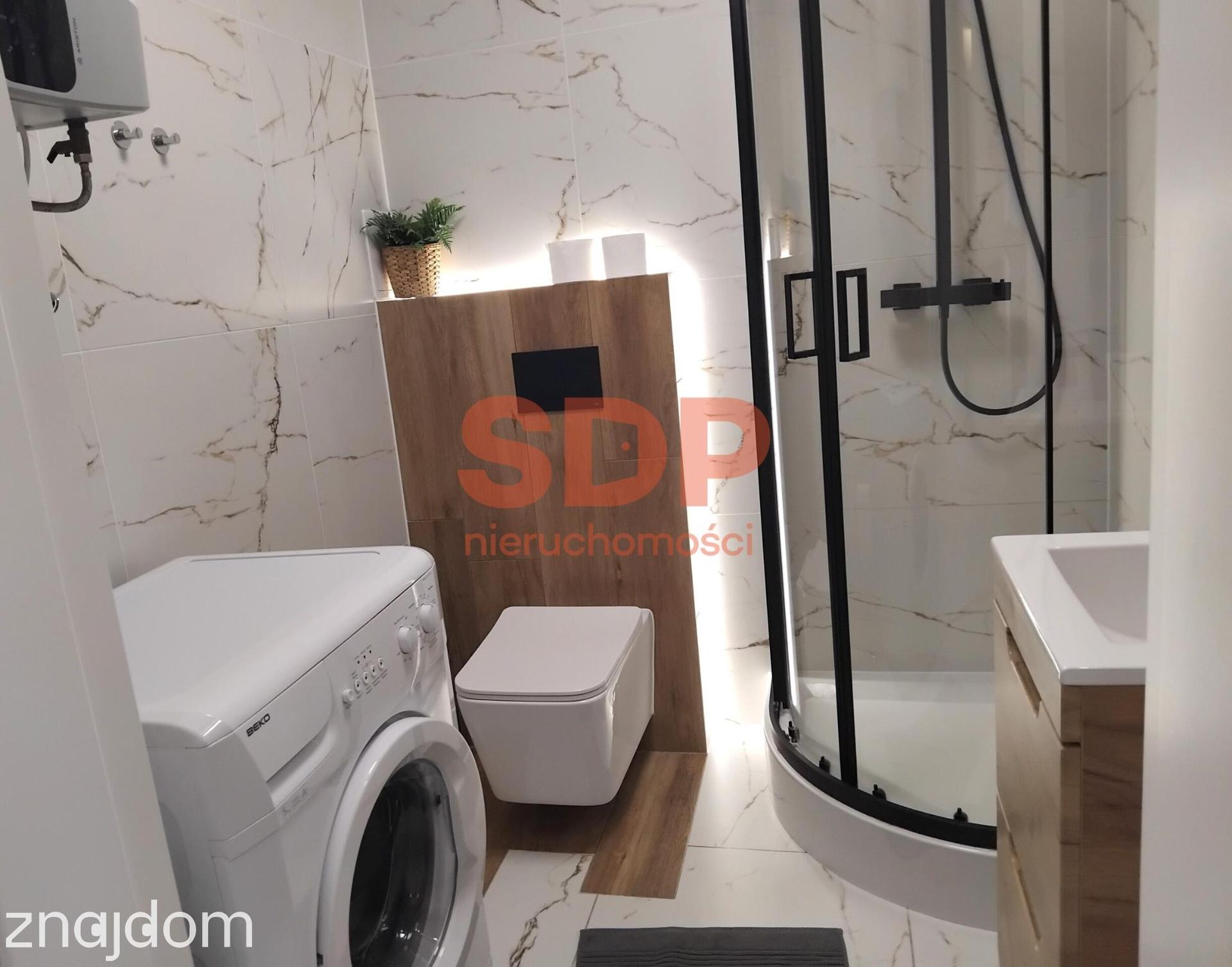 Nowoczesny apartament w sercu Katowic | Widok na spodek - zdjęcie 8