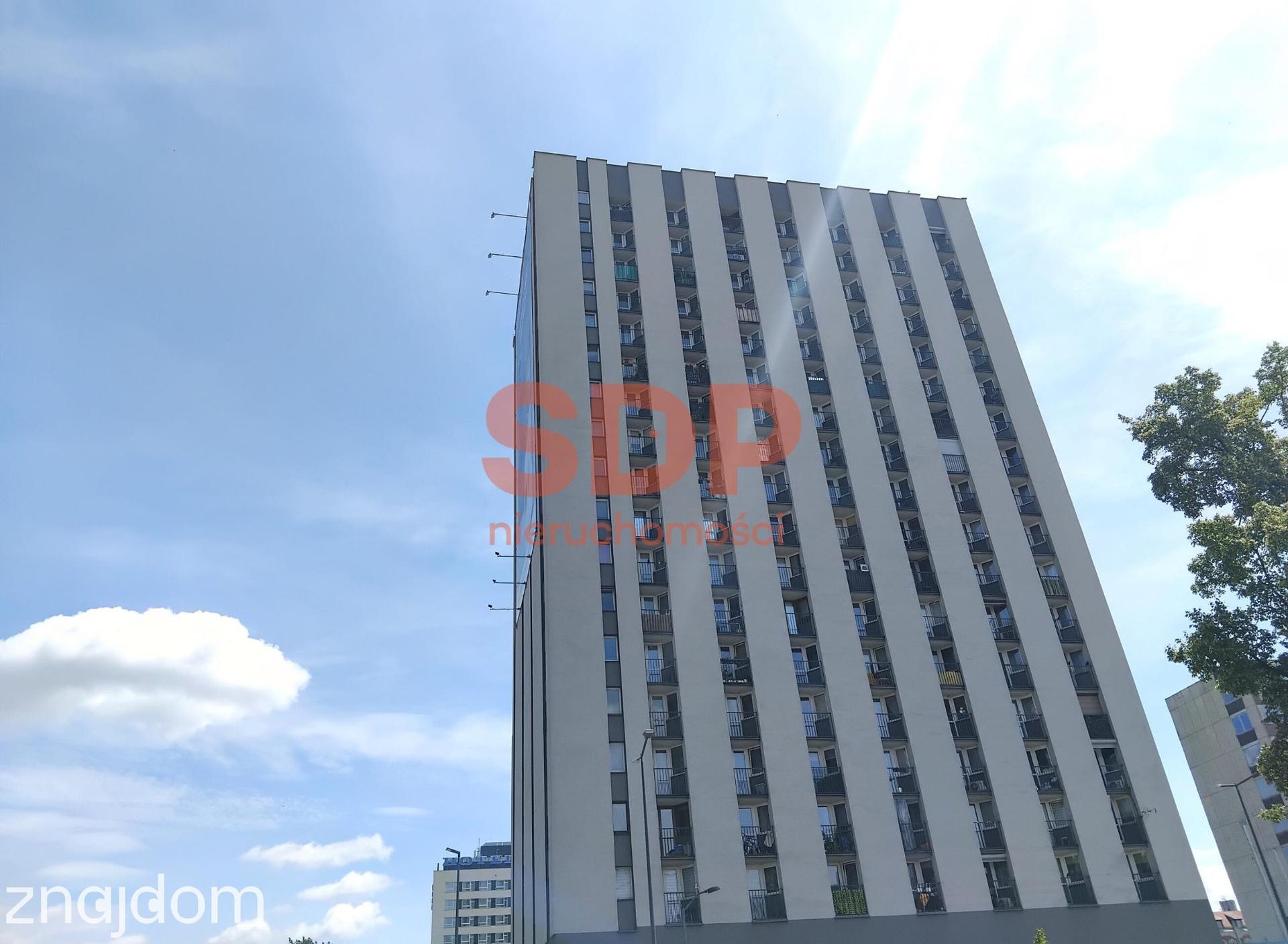 Nowoczesny apartament w sercu Katowic | Widok na spodek - zdjęcie 9