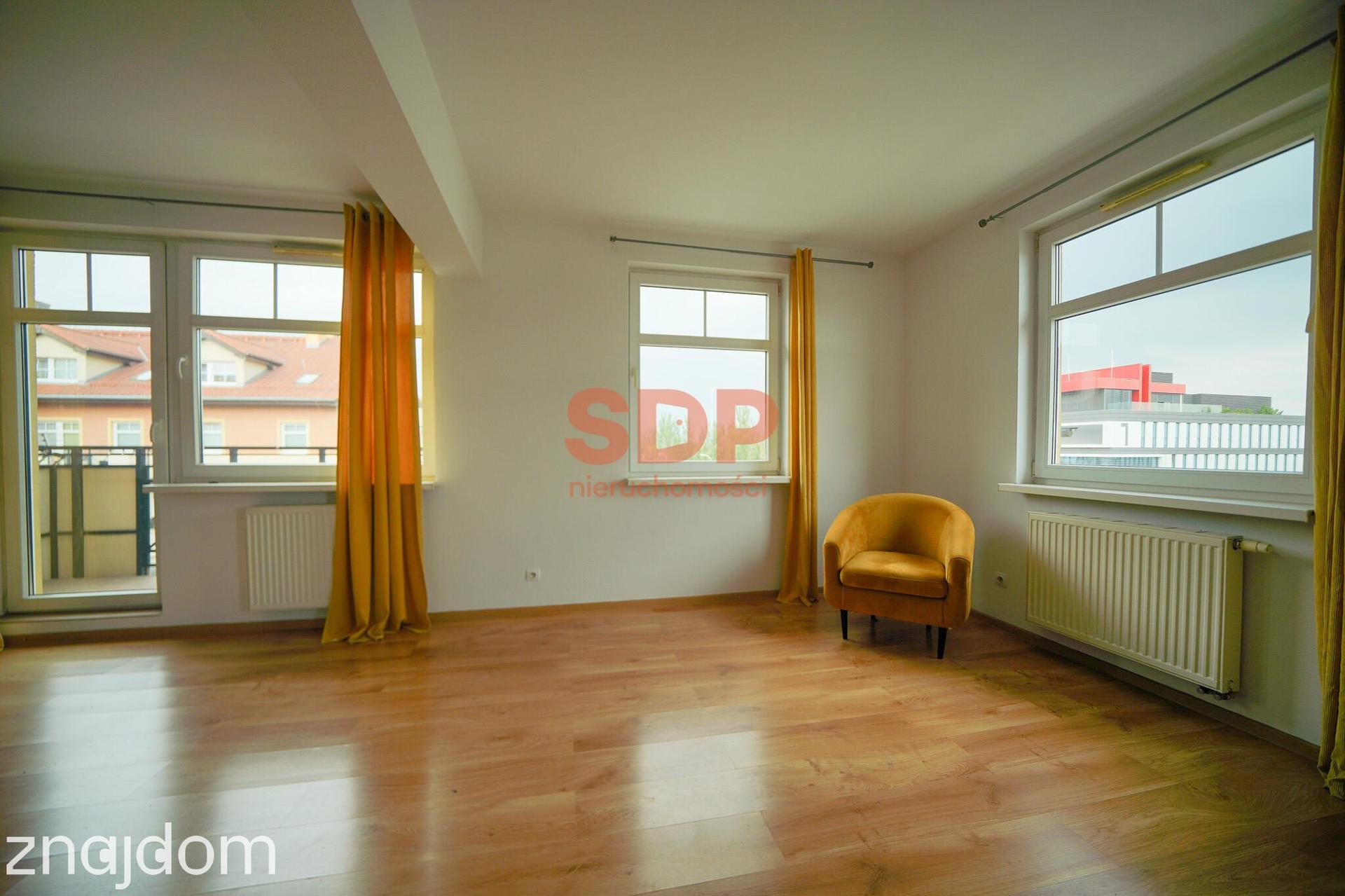 Komfortowe 2 pokoje na Partynicach. Duży balkon, winda z poziomu zero - zdjęcie 4