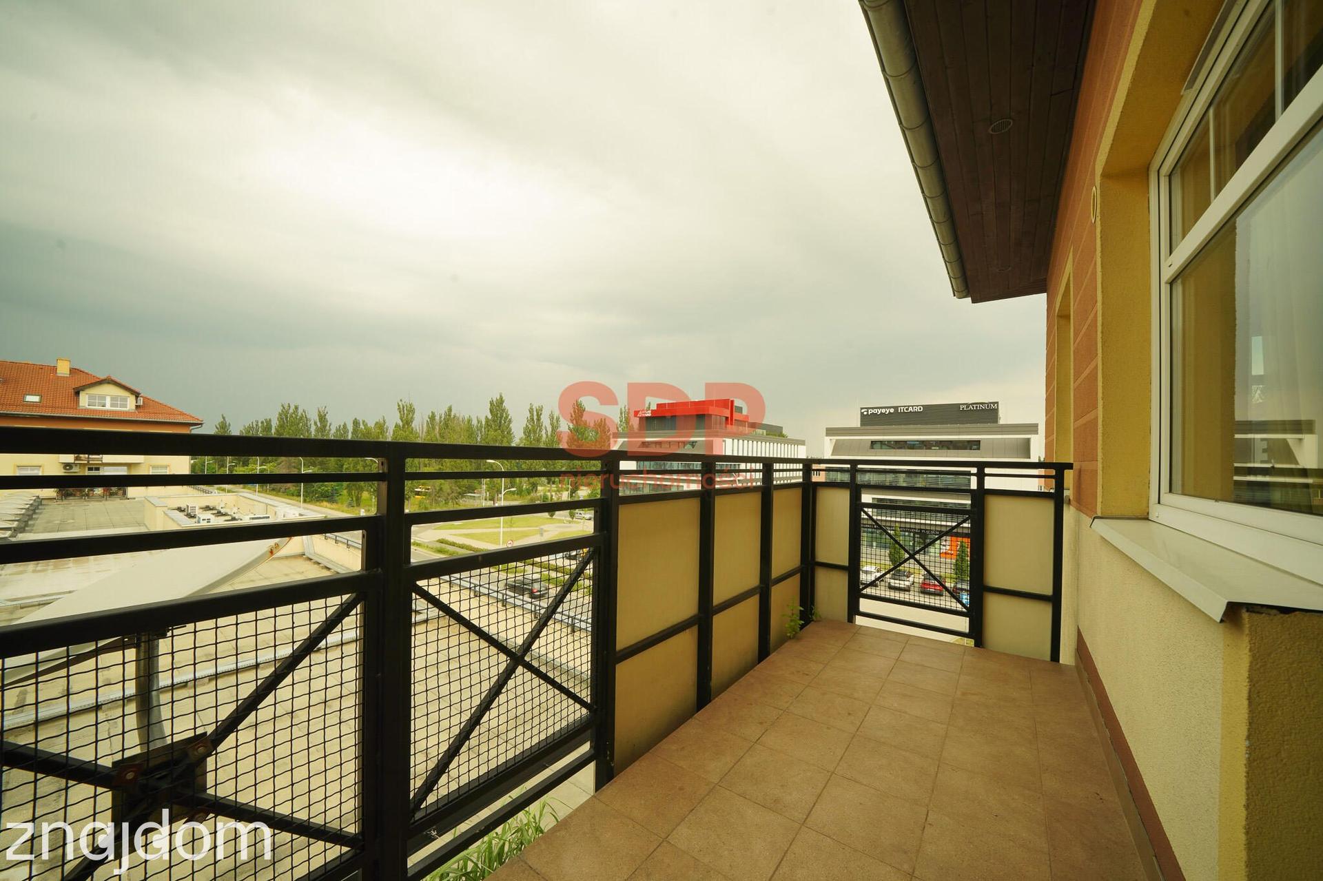 Komfortowe 2 pokoje na Partynicach. Duży balkon, winda z poziomu zero - zdjęcie 9
