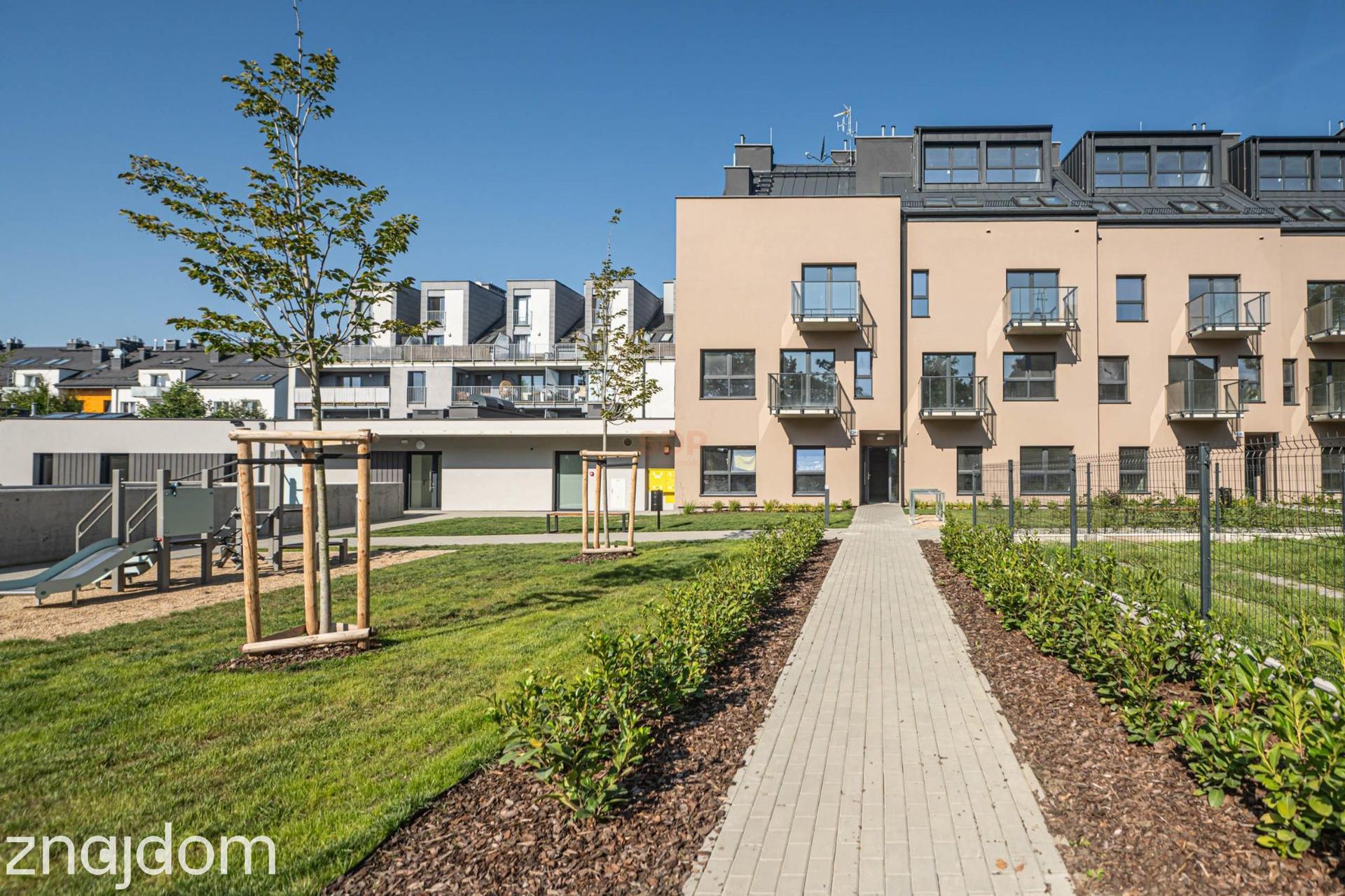 Duży salon o pow. 20,84m2, garaż i komórka, 2-balkony - zdjęcie 7