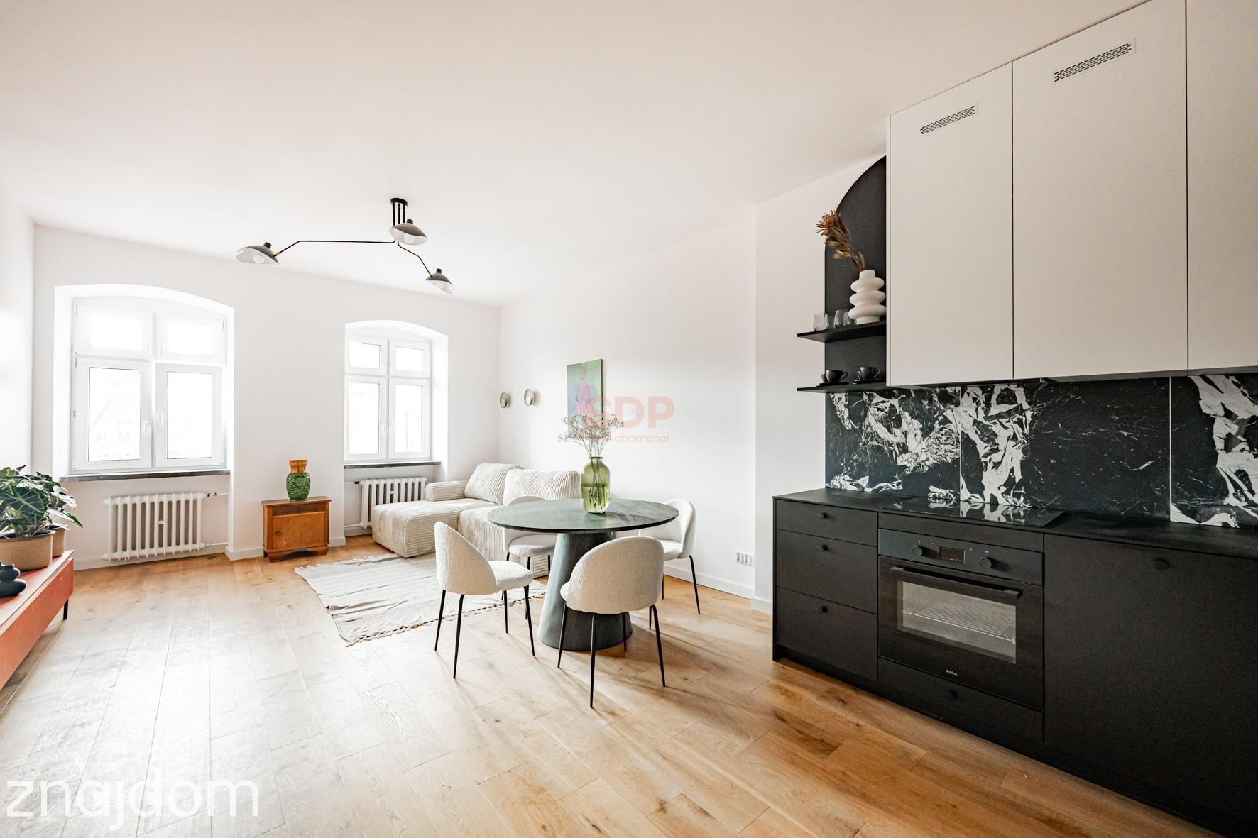 Od architekta wnętrz - Ciche mieszkanie przy Rynku - zdjęcie 2