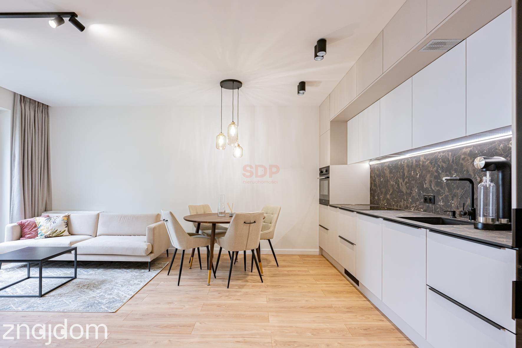 4-pokojowy apartament z balkonem |