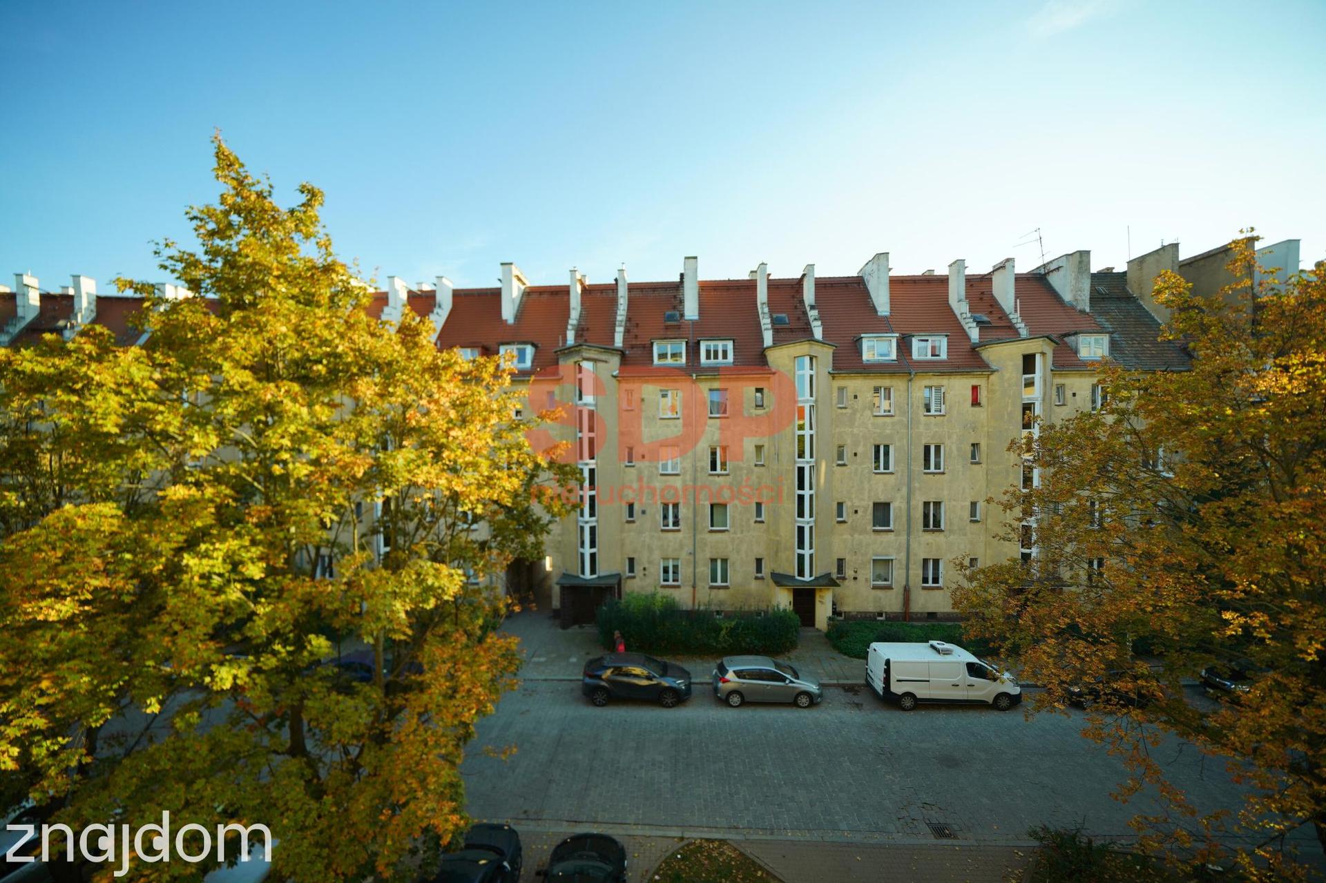 2007 rok, 3 pok, miejsce postojowe - zdjęcie 7