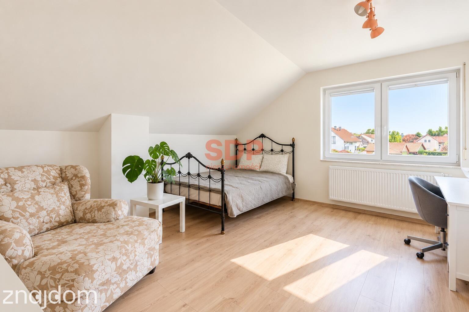Dom wolnostojący z garażem | 1372 m2 działka - zdjęcie 9