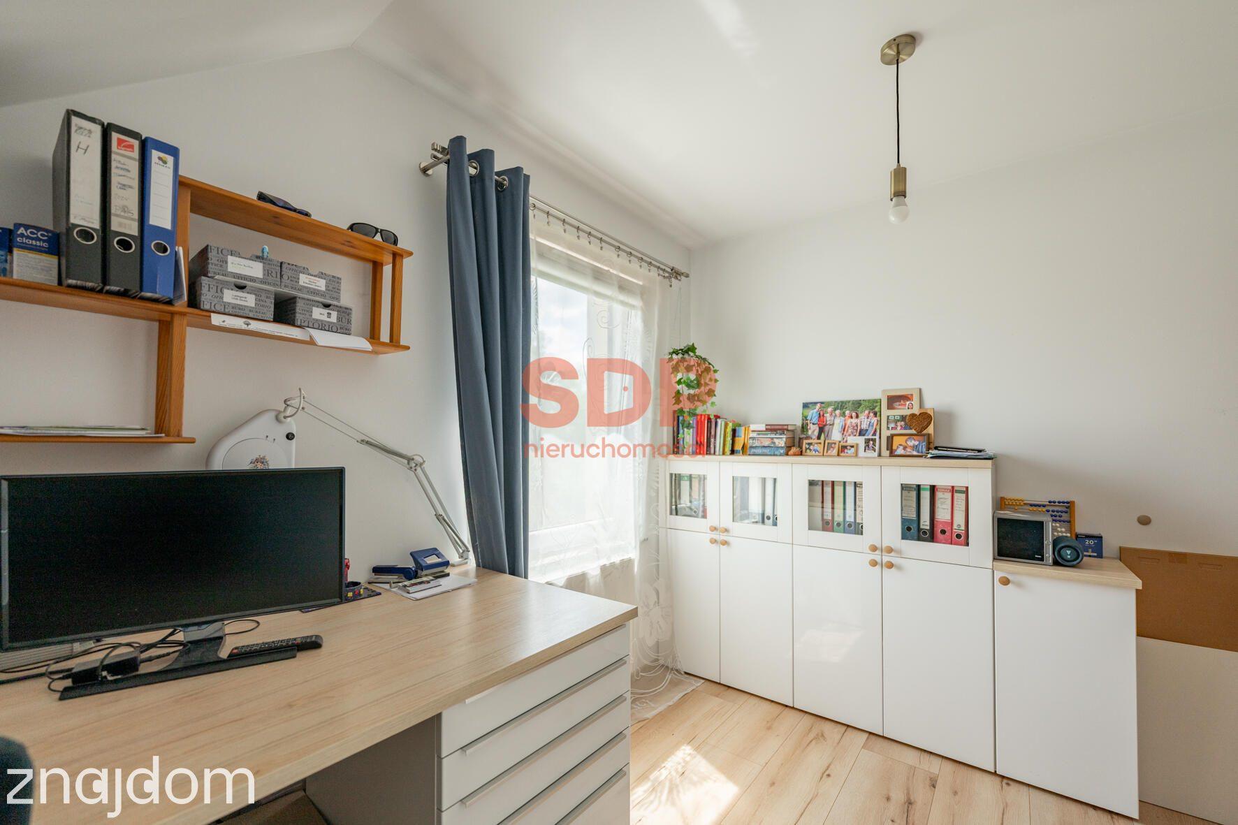 Rodzinny, duży dom, 5 sypialni, duża działka, blisko szkoły - zdjęcie 11