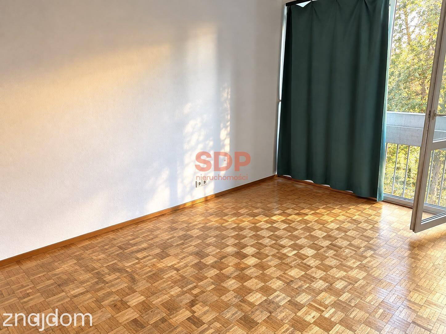 Kawalerka z osobną kuchnią w okolicy Ronda Powstańców Śląskich - zdjęcie 4
