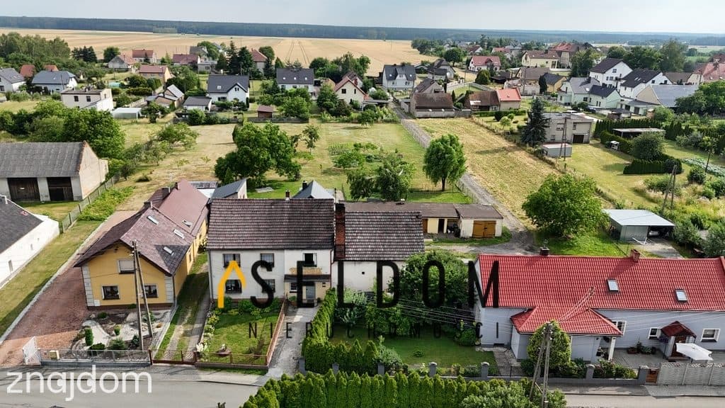 Działająca piekarnia zgarażami częścią mieszkalną
