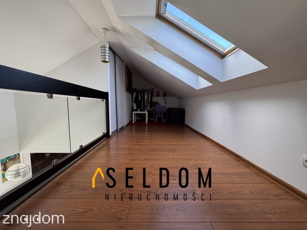 pokoje, antresola i niemal 30 m² przestrzeni zewnętrznej – Kolonia G. - zdjęcie 12