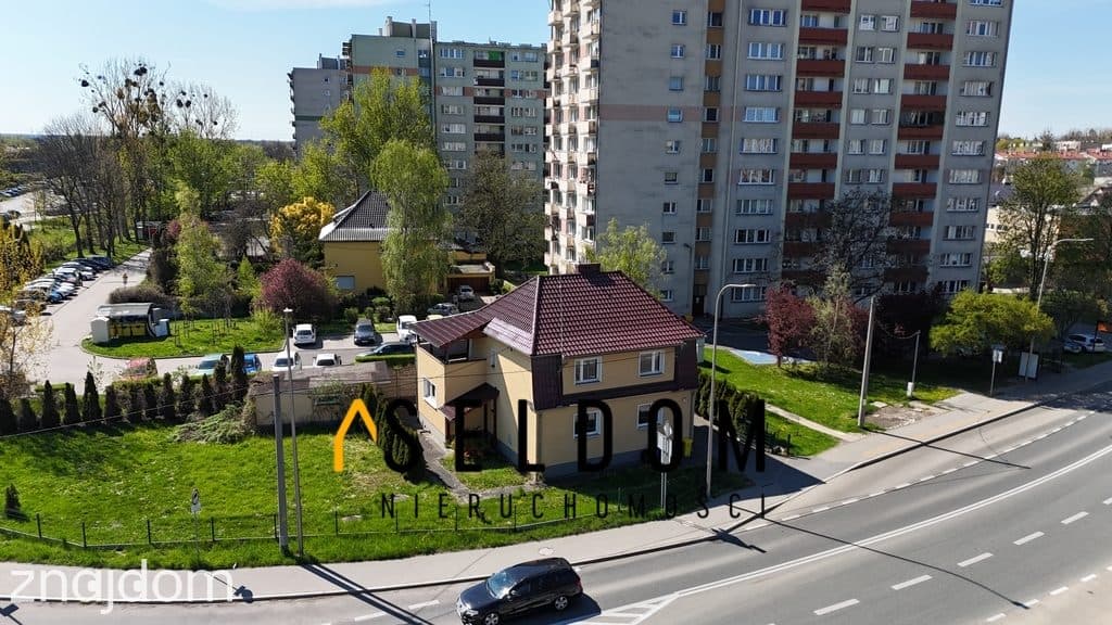 Budynek z potencjałem mieszkalno-usługowym - zdjęcie 2