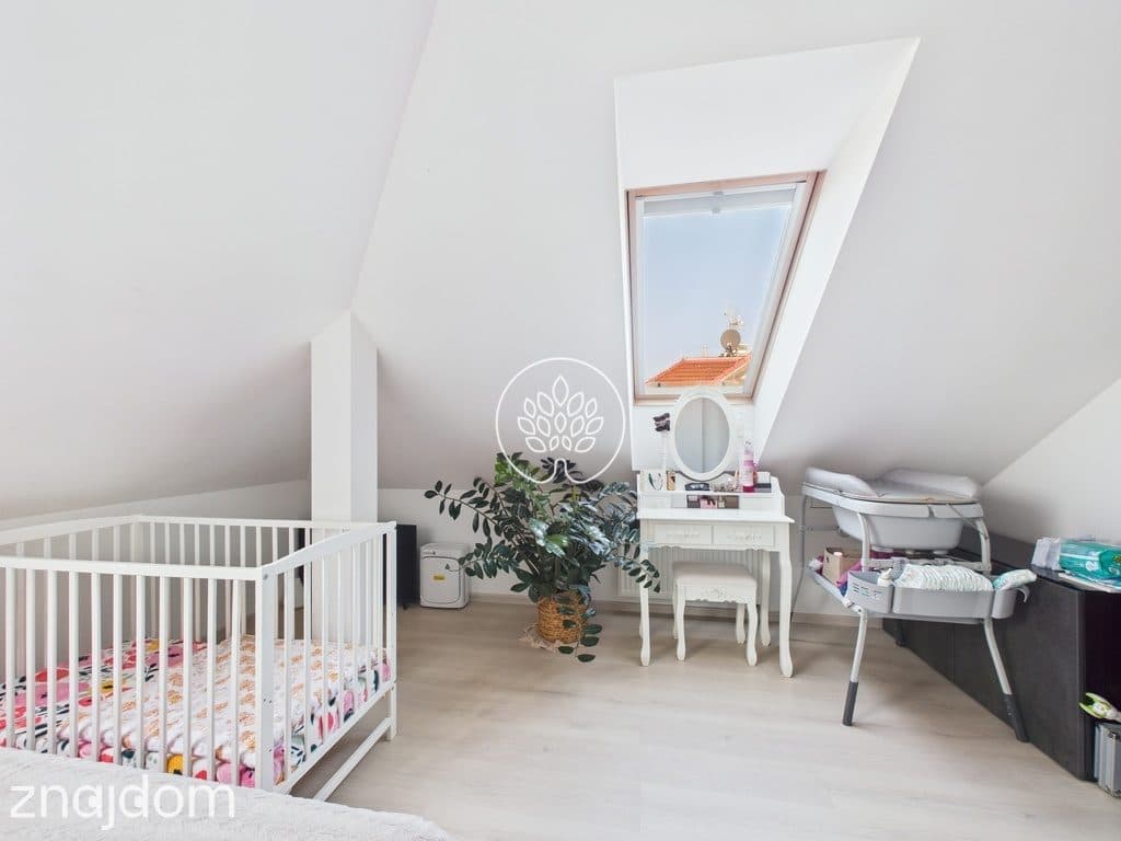 4 pokoje. Balkon. Ostatnie piętro. - zdjęcie 9