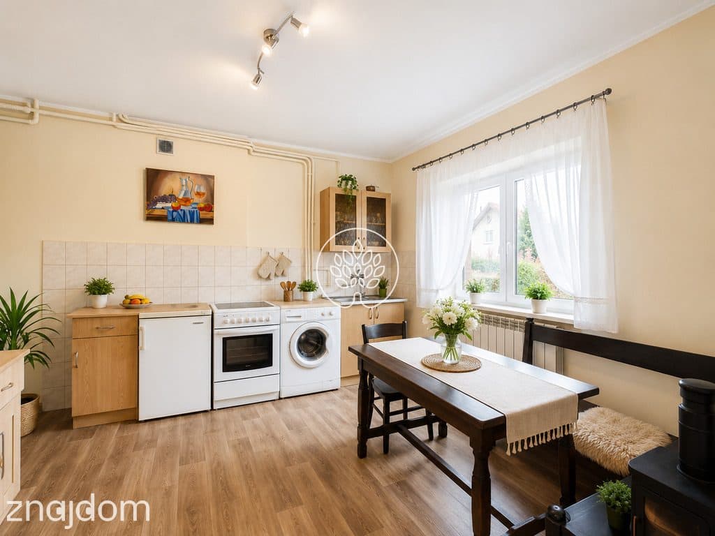 Dom z działką 1100 m² i wysokim garażem - zdjęcie 5